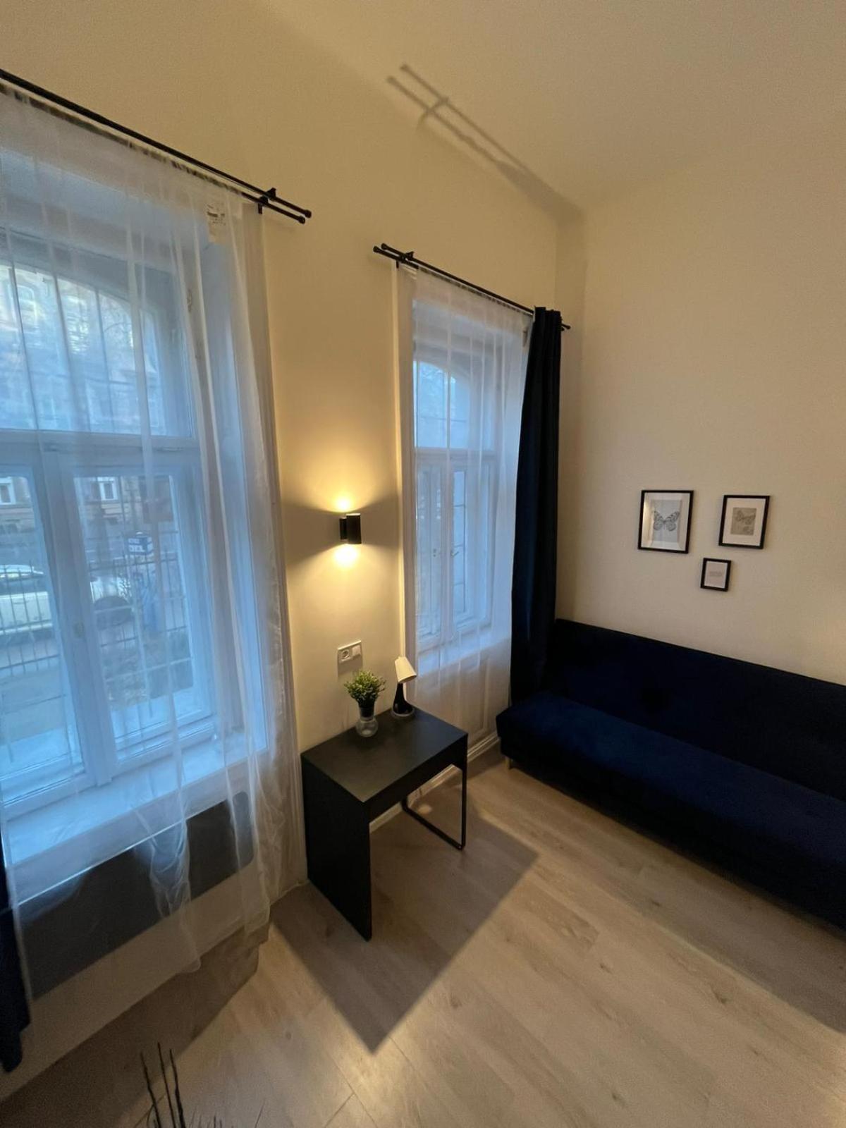 Cozy In Apartment *